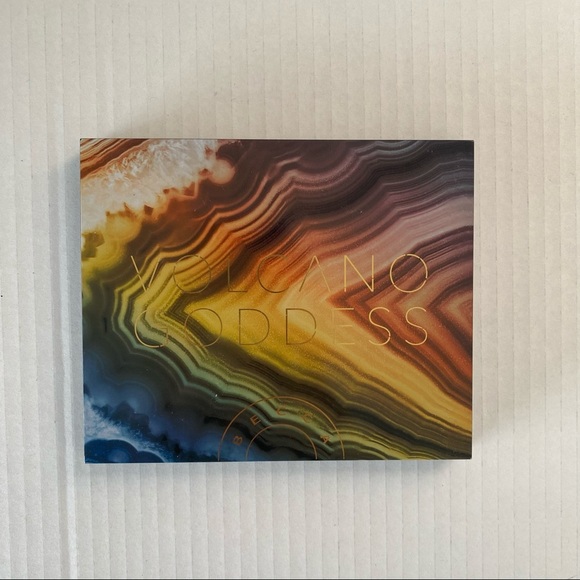 BECCA Volcano Goddess Eyeshadow Palette - Picture 1 of 4